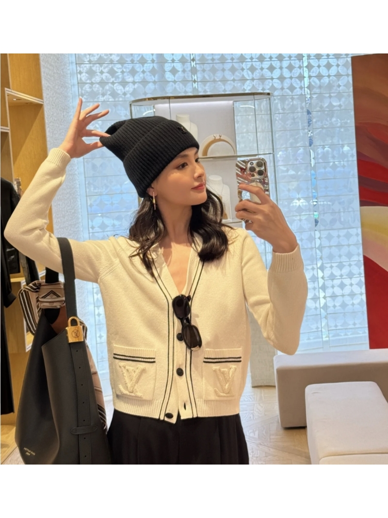 Louis Vuitton LV New Knit Wool Cardigan – Timeless Elegance in Cream White