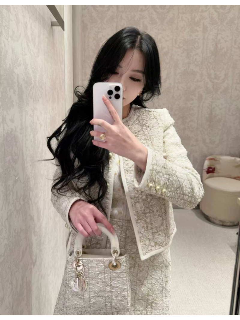 Dior CD New Plaid Mini Skirt – Timeless Elegance in Classic Tweed Gold