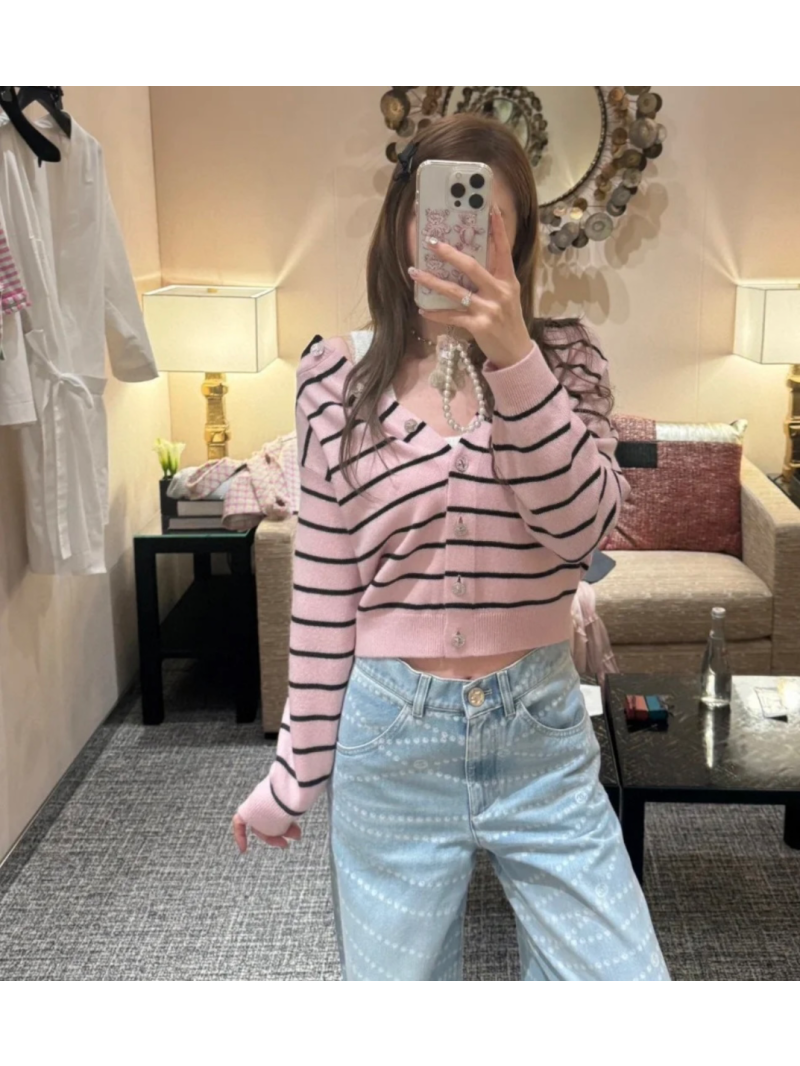 Chanel 25SS Coco Girl 2 Way Wear Striped Knit Cardigan Pink – Convertible Off-Shoulder Design