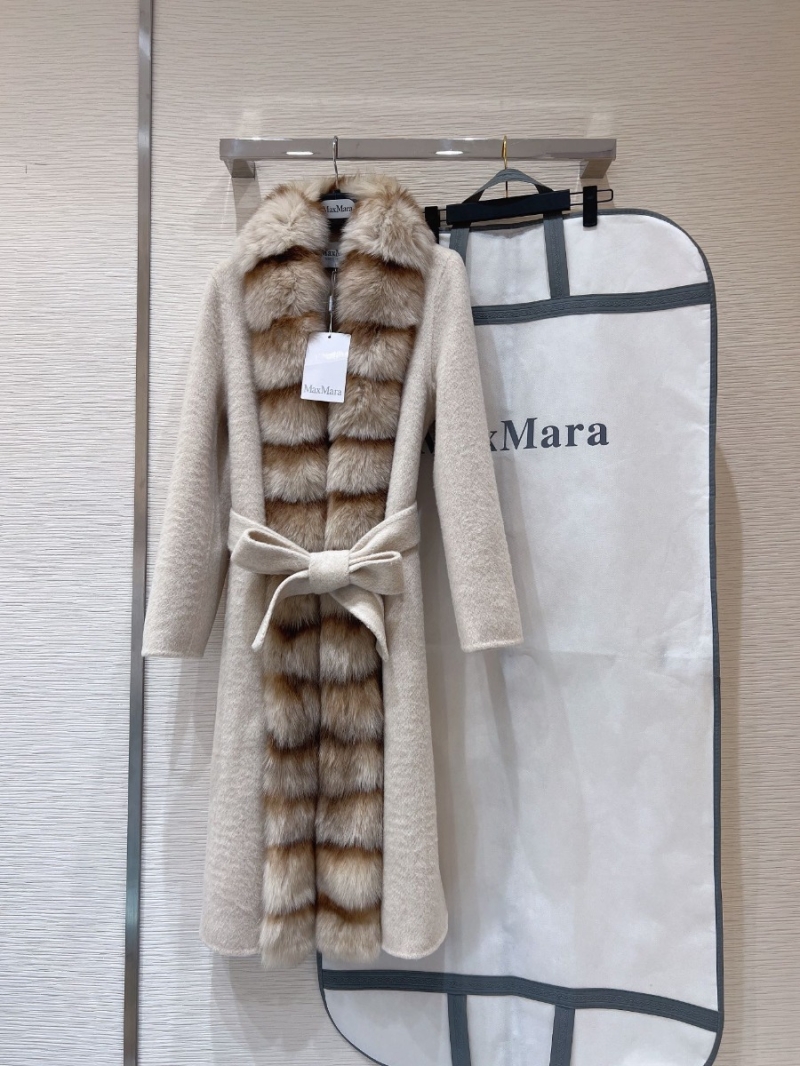 Max Mara Handmade Wool Blend with Fox Fur. Off White