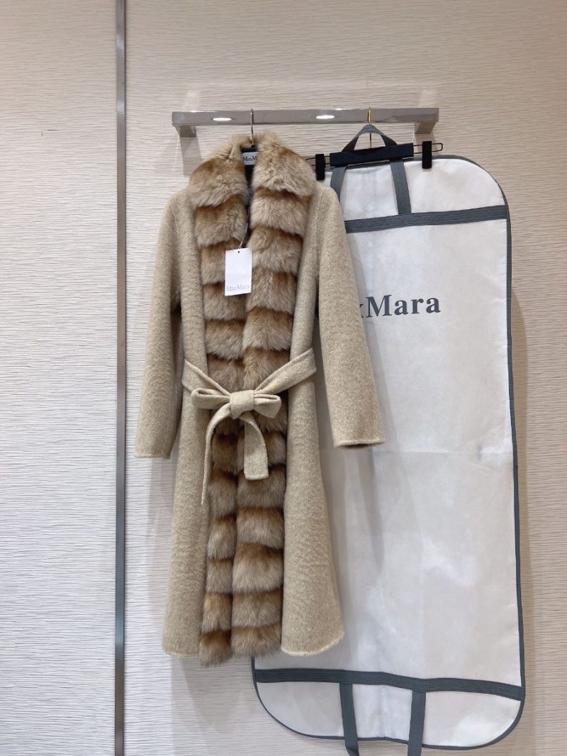 Max Mara Handmade Wool Blend with Fox Fur. Beige-Yellow