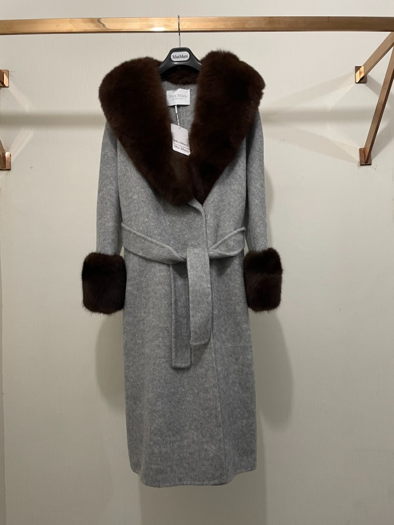 Max Mara Imported Italian Luxury Fox Fur Collar Coat. Advnc Grey