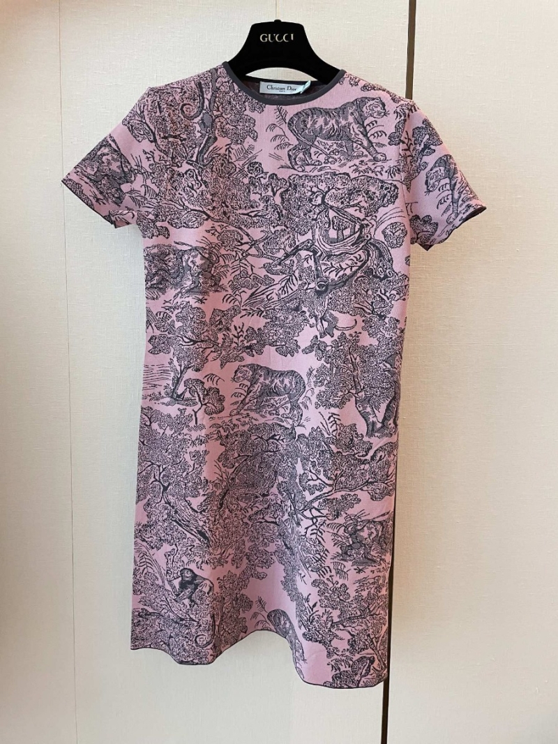 DIOR's New Tiger Knit Jacquard Maxi Dress – A Stylish Jungle Escape