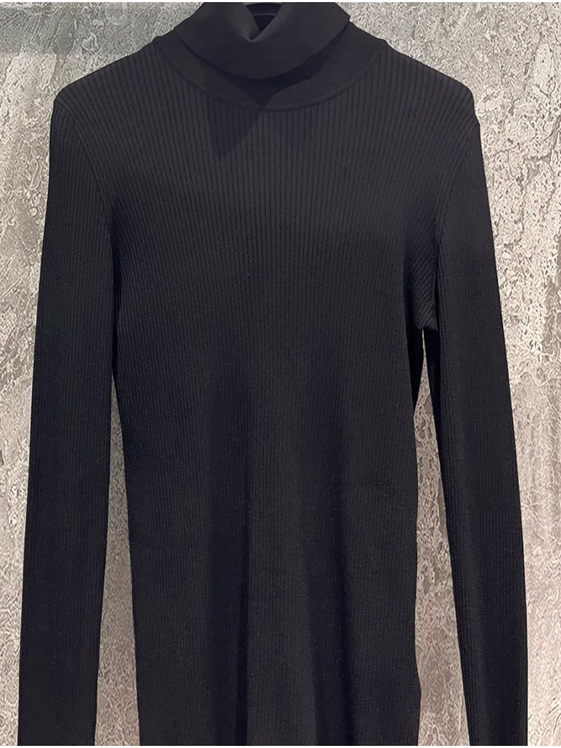 Contrast Turtleneck Knit Sweater. Black