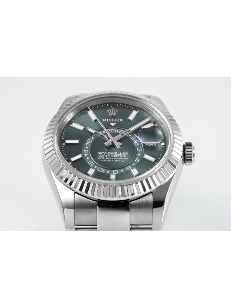 Rolex Sky‑Dweller Oyster 42 mm, Oystersteel and White Gold Mint Green