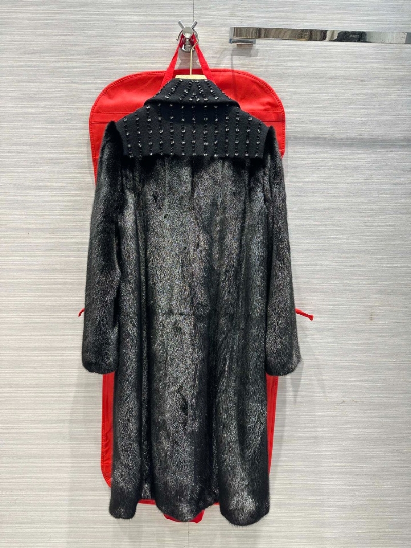 Valentino 23 Autumn/Winter Fur Coat - Copenhagen Auction House Exclusive Purple Label