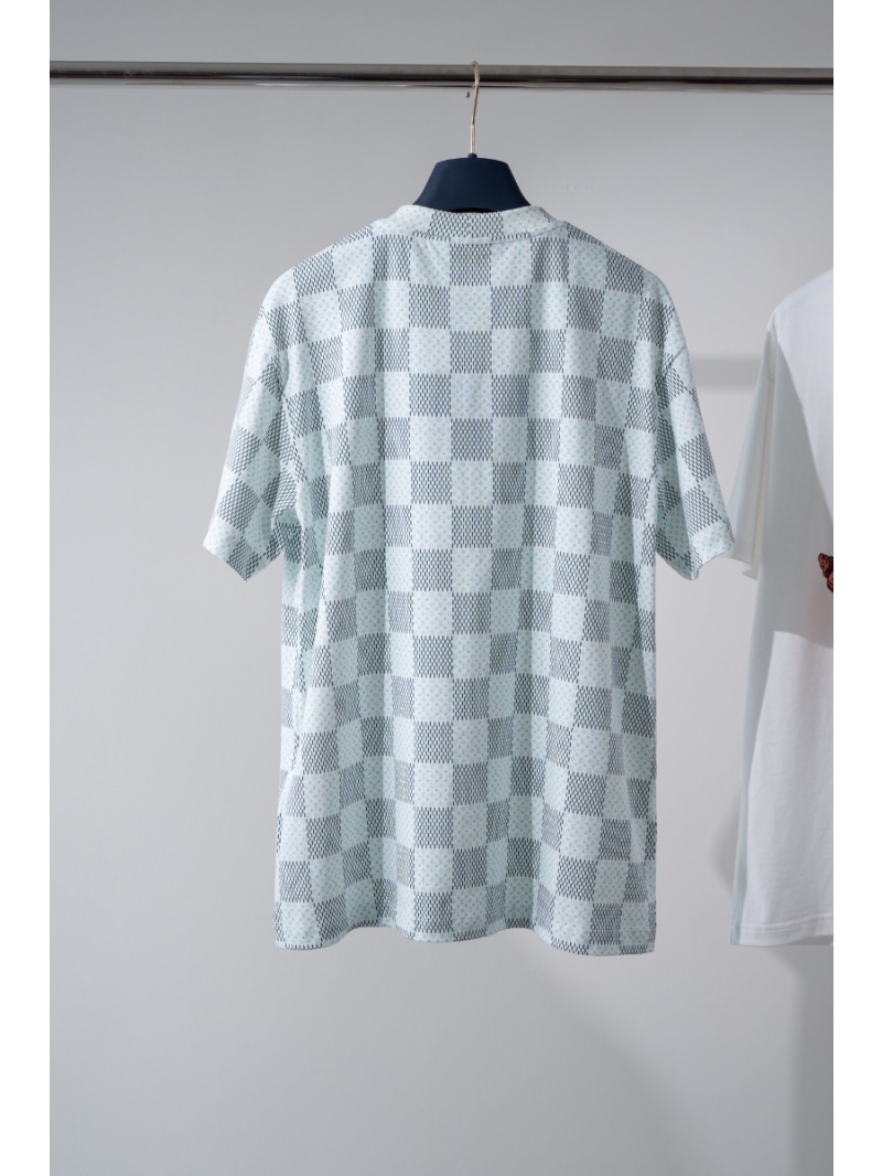 Louis Vuitton Classic Collection Stylish T-Shirt with Checkerboard Green Print