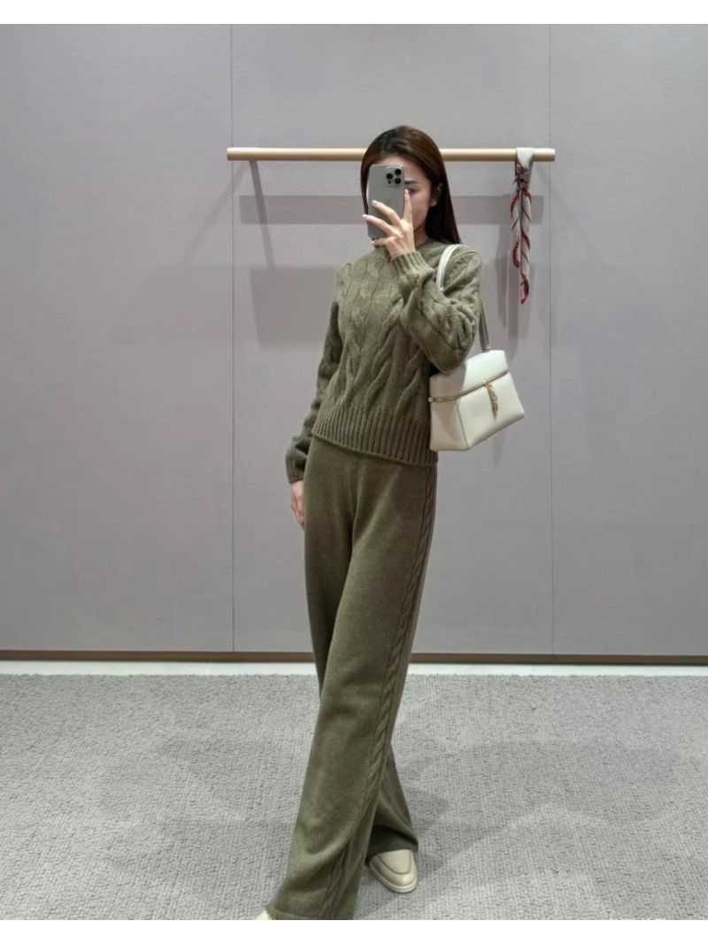 Loro Piana Cashmere Cable Knit Lounge Set. Khaki