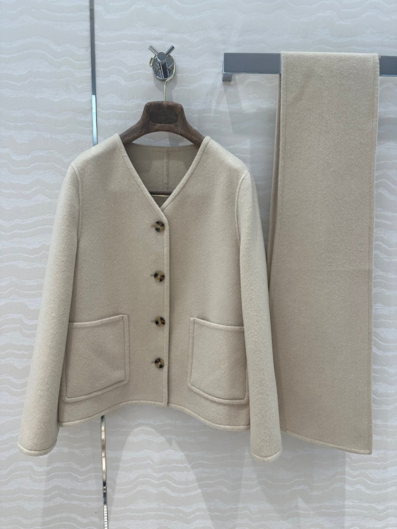 Loro Piana Handcrafted Cashmere Coat with Scarf - V-Neck Double-Pocket Jacket - Beige