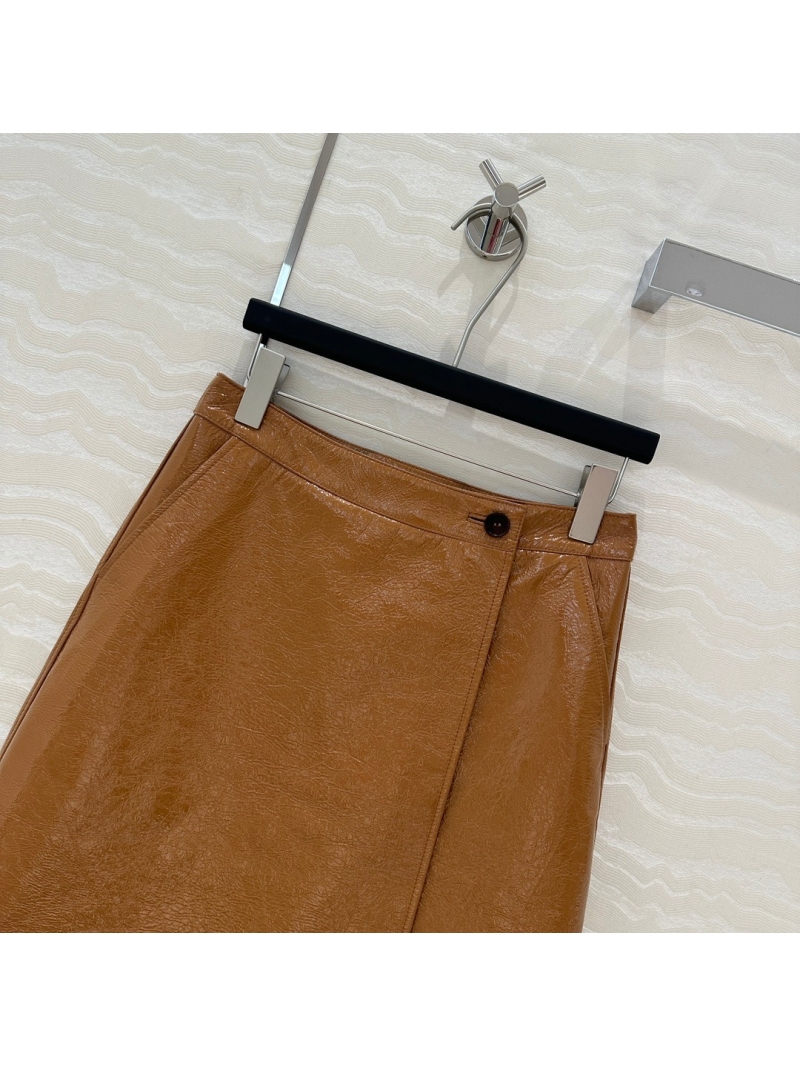 Miu Miu Spring 2025 Collection Patent Leather A-Line Skirt Vibrant Colors. Caramel Brown