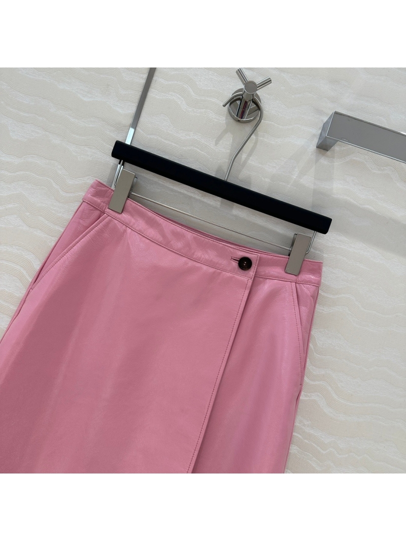 Miu Miu Spring 2025 Collection Patent Leather A-Line Skirt Vibrant Colors. Pink