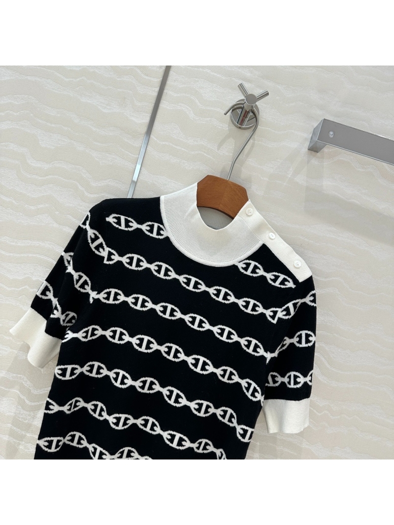 Hermès Spring/Summer Collection. Stylish Knit Top with Chain Pattern in Black