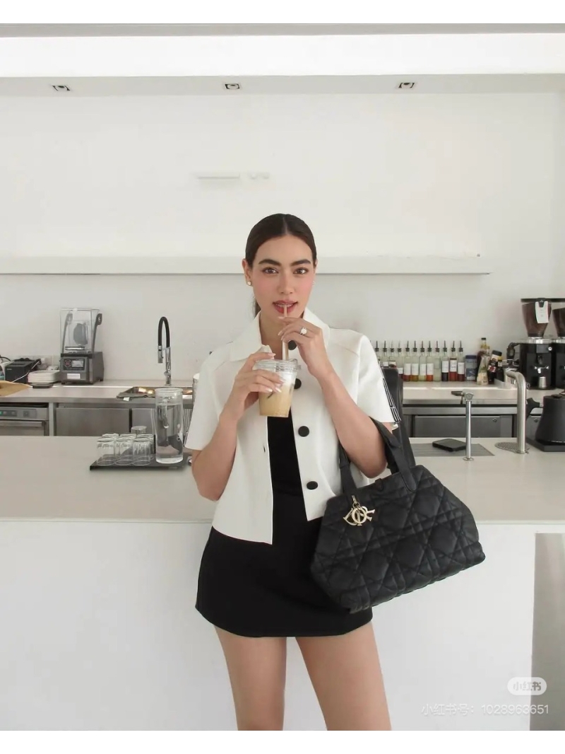 Dior MissDior Elegant Knit Short-Sleeve Cardigan – White