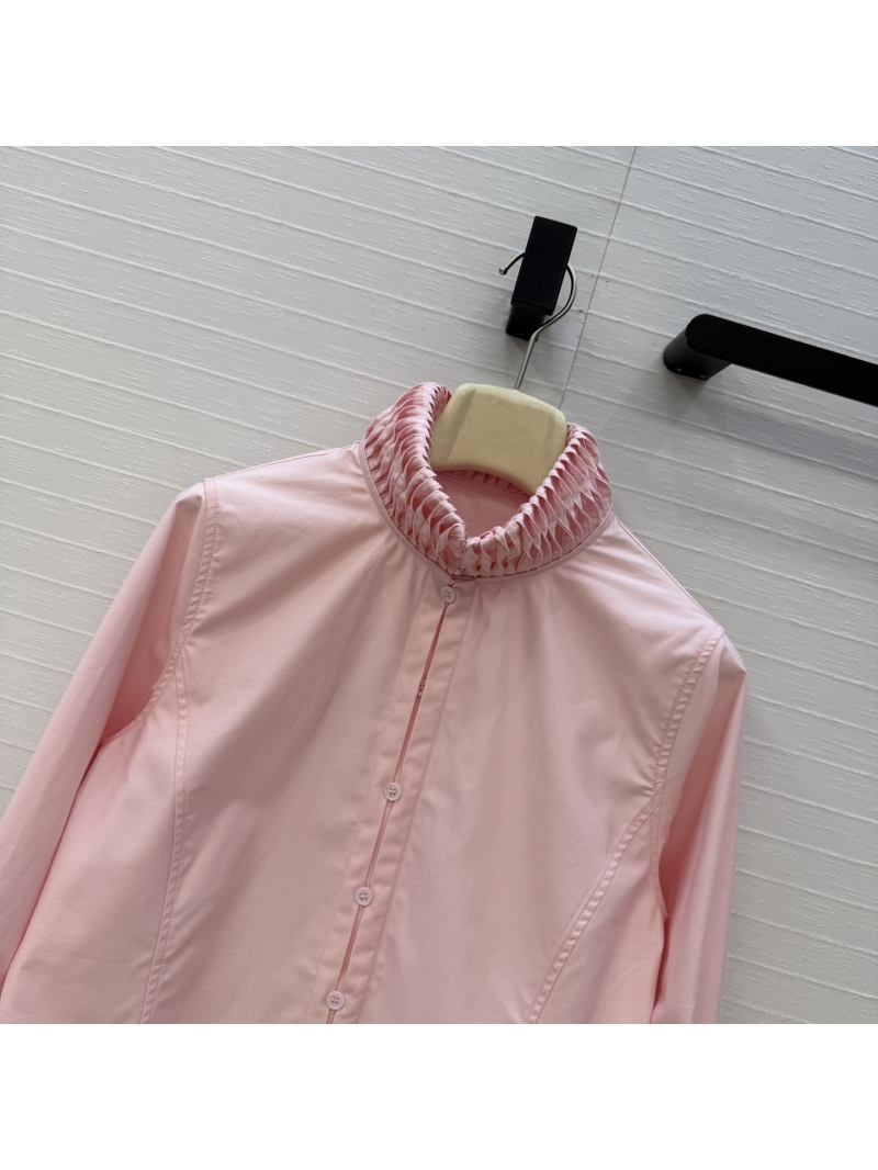 Alaia Imported Cotton Poplin Pleated Stand-Collar Cropped Shirt in Pastel Pink