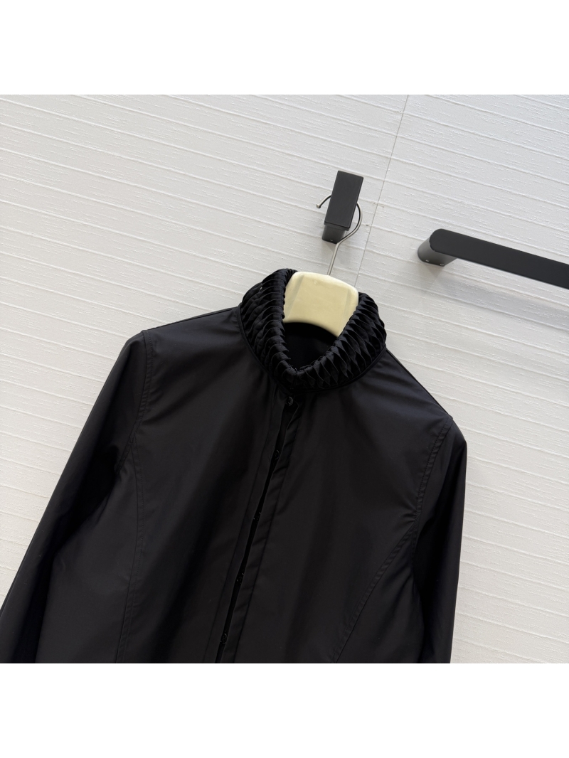 Alaïa Premium Cotton Poplin Twisted Stand-Collar Cropped Shirt in Black