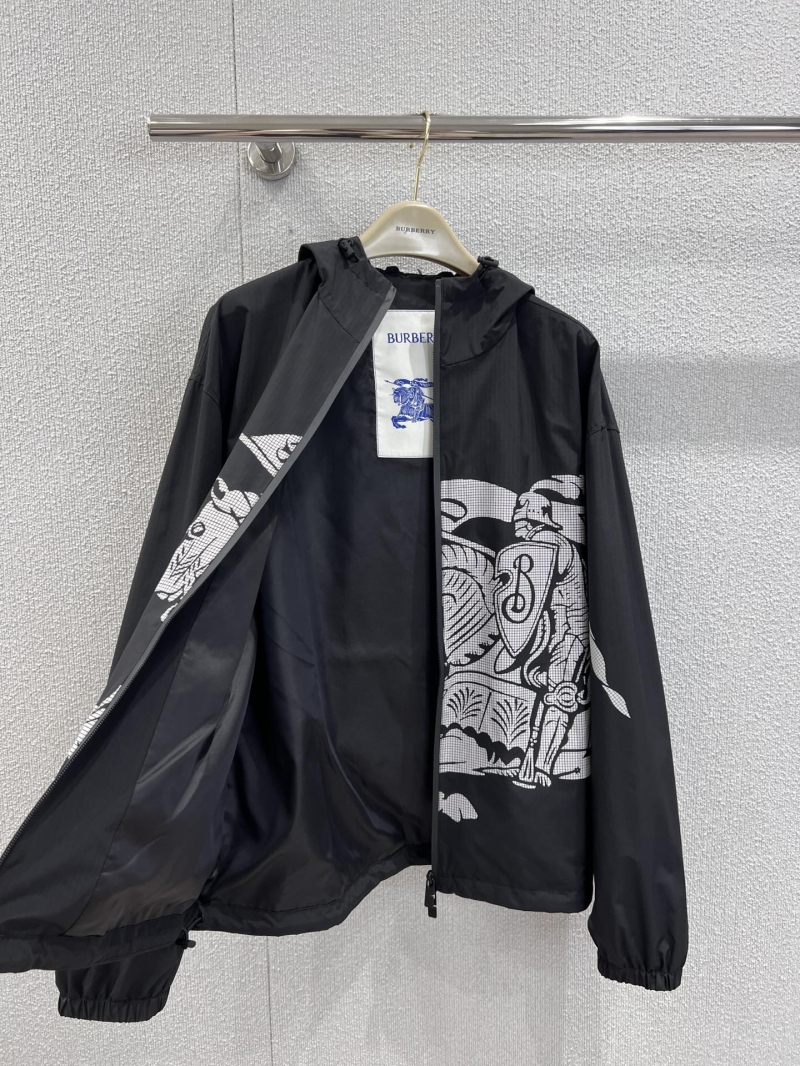 Burberry 25FW Equestrian Knight Emblem Print Nylon Jacket in Black