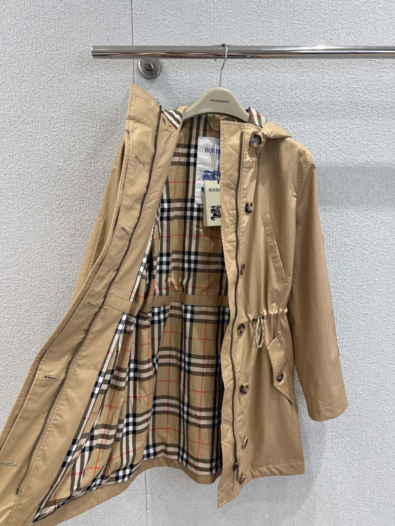 Burberry Luxe Early Autumn Hooded Trench Coat in Golden Brown