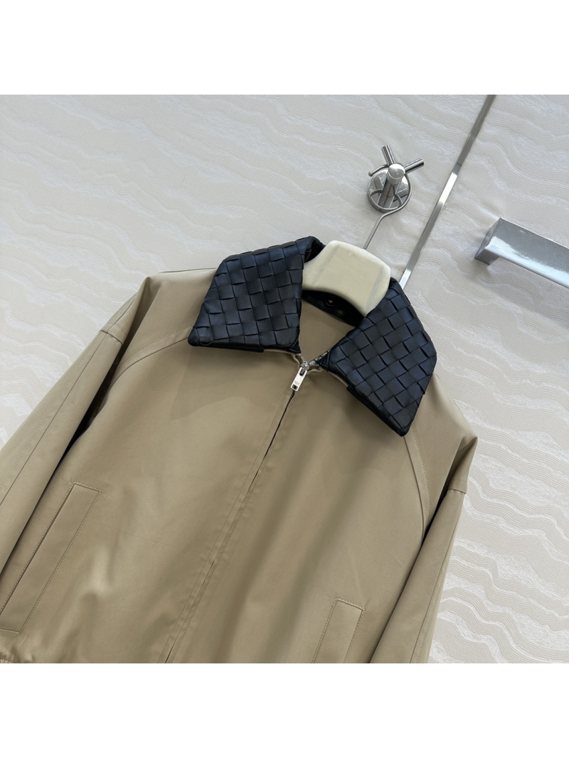 Bottega Veneta Luxe Early Autumn Jacket in Khaki - 100% Wool Detachable Collar, Modern Tailoring