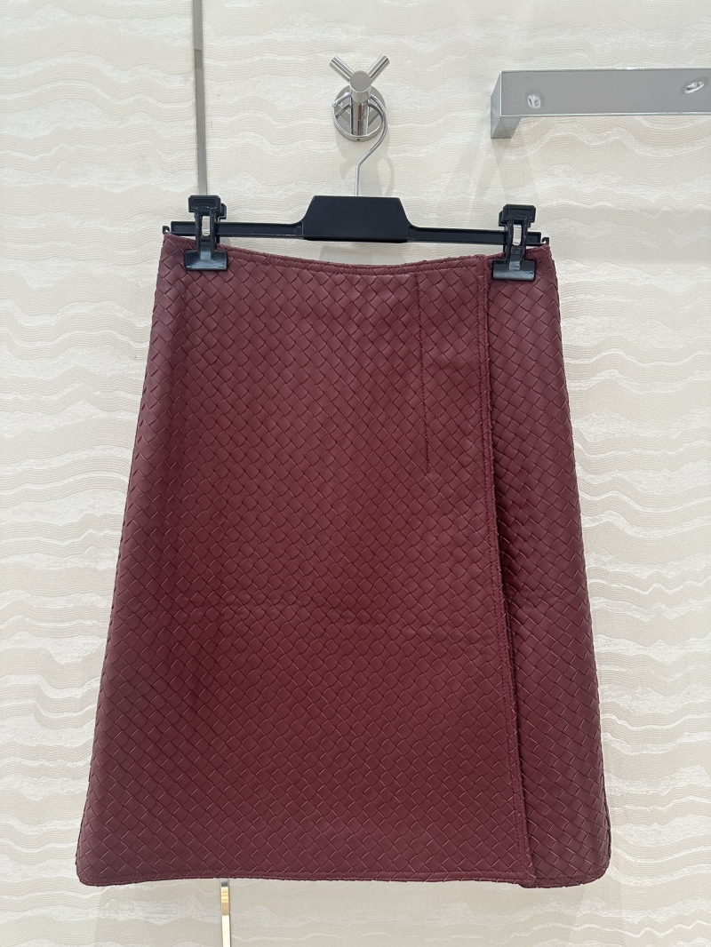Bottega Veneta Woven Craft Vintage Modern Split Design Leather Skirt in Wine Red