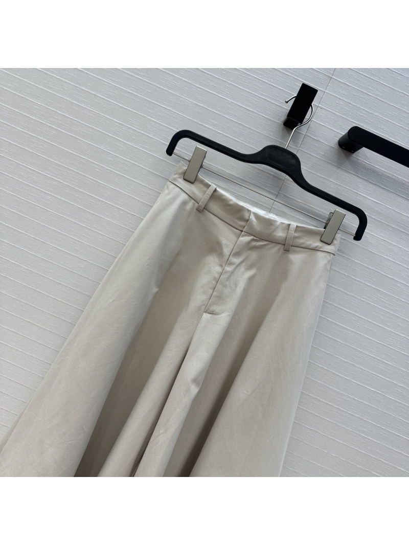 Bottega Veneta Luxe High-Waisted A-Line Skirt - Effortless Elegance for Everyday Wear