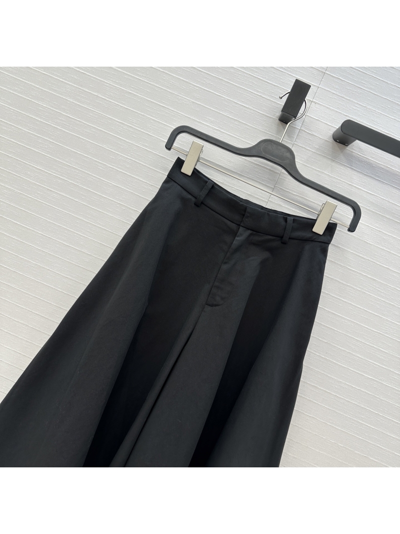 Bottega Veneta Luxe High-Waisted A-Line Skirt in Black - Effortless Elegance for Everyday Wear