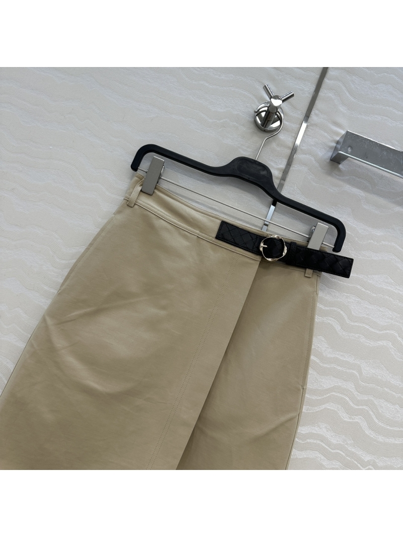 Bottega Veneta Pencil Skirt in Beige - 100% Lamb Leather, Hand-Woven, Tailored Fit