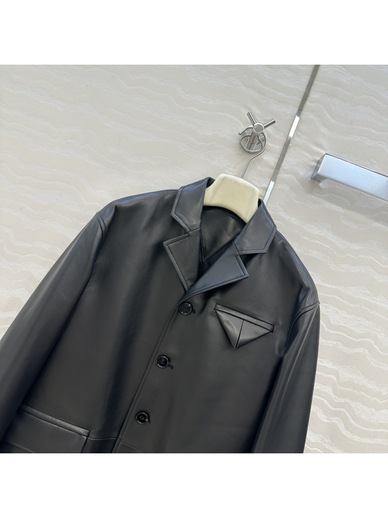 Bottega Veneta Soft Lamb Leather Blazer Jacket | Vintage Modern Tailoring | Triangular Flap Pockets