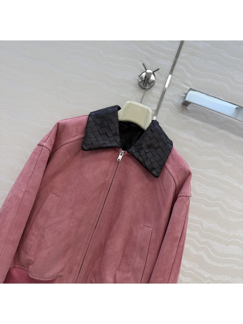 Bottega Veneta Exquisite Suede Lambskin Barn Jacket with Woven Intrecciato Collar in Rose