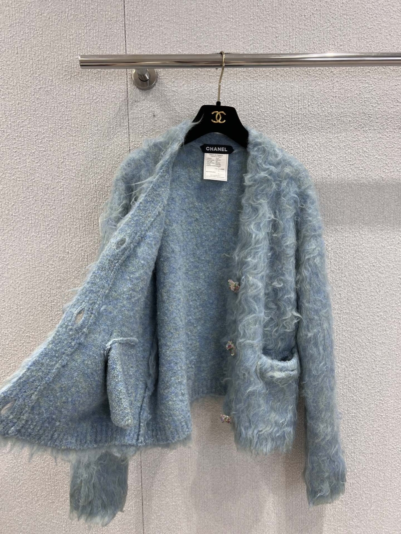 Chanel 25B Métiers d'Art Collection Cashmere-Blend Brushed V-Neck Cardigan with Crystal Buttons in Soft Blue