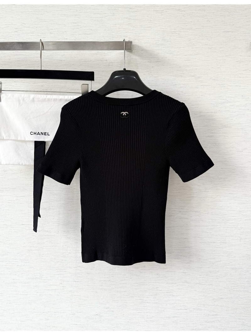Chanel Black Ribbed Knit Short-Sleeve T-Shirt with Embroidered Heart Motif - Timeless Luxury