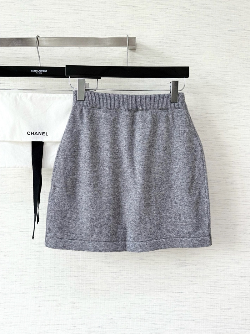Chanel 25FW Heather Grey and Soft Pink Knit Mini Skirt with Ribbed Waistband and CC Button Accents