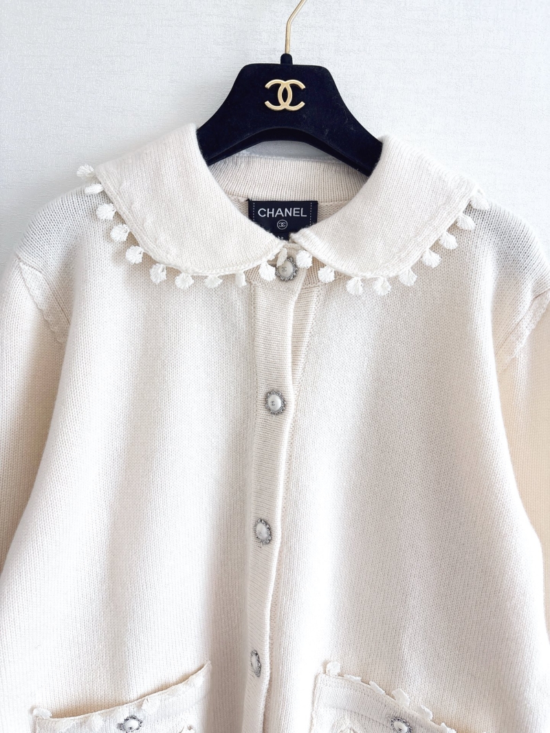 Chanel 25K Sweet Style Bow???? Cut-Out Pocket Peter Pan Collar Cardigan - Timeless Ivory Wool-Blend Knit with Embroidered Butterfly & Pom-Pom Details