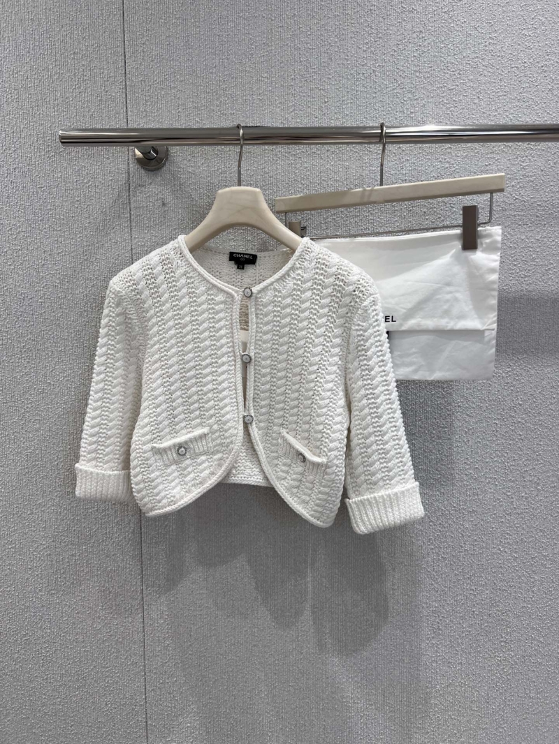 Chanel 26C Métiers d'Art Cropped Cardigan | Luxe White Textured Knit | Timeless Resort Wear
