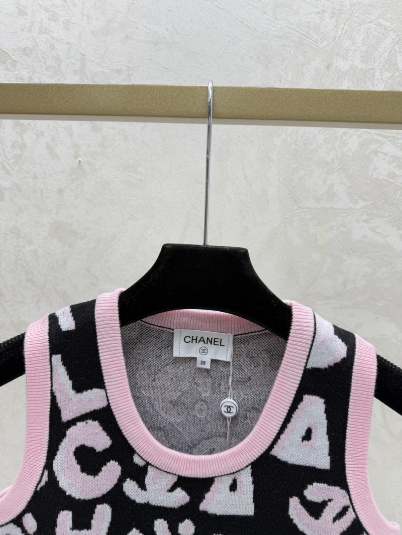 CHANEL Exquisite Black Knit Sleeveless Top with Signature Graffiti Logo Pattern and Luxe Pink Trim