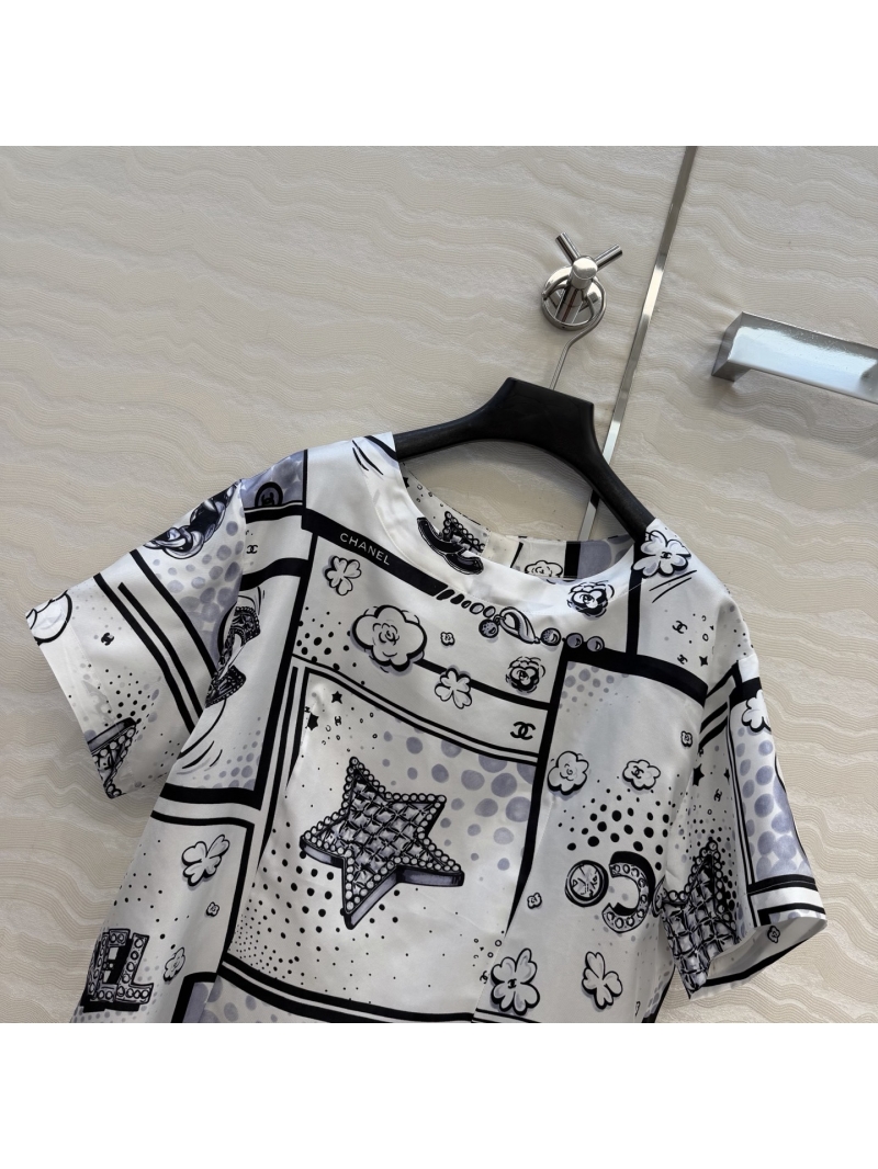 Chanel Signature Camellia & Pearl Printed Silk Twill Short-Sleeve Top