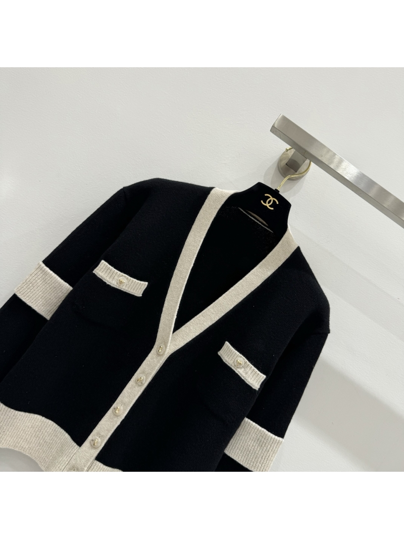 Chanel Contrast Ribbed Cashmere V-Neck Cardigan in Black and Cream