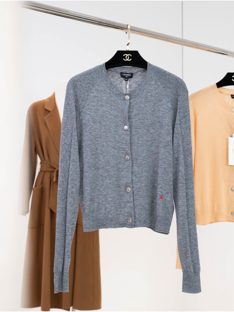 Chanel Cashmere-Silk Blend Embroidered Knit Cardigan in Heathered Gray