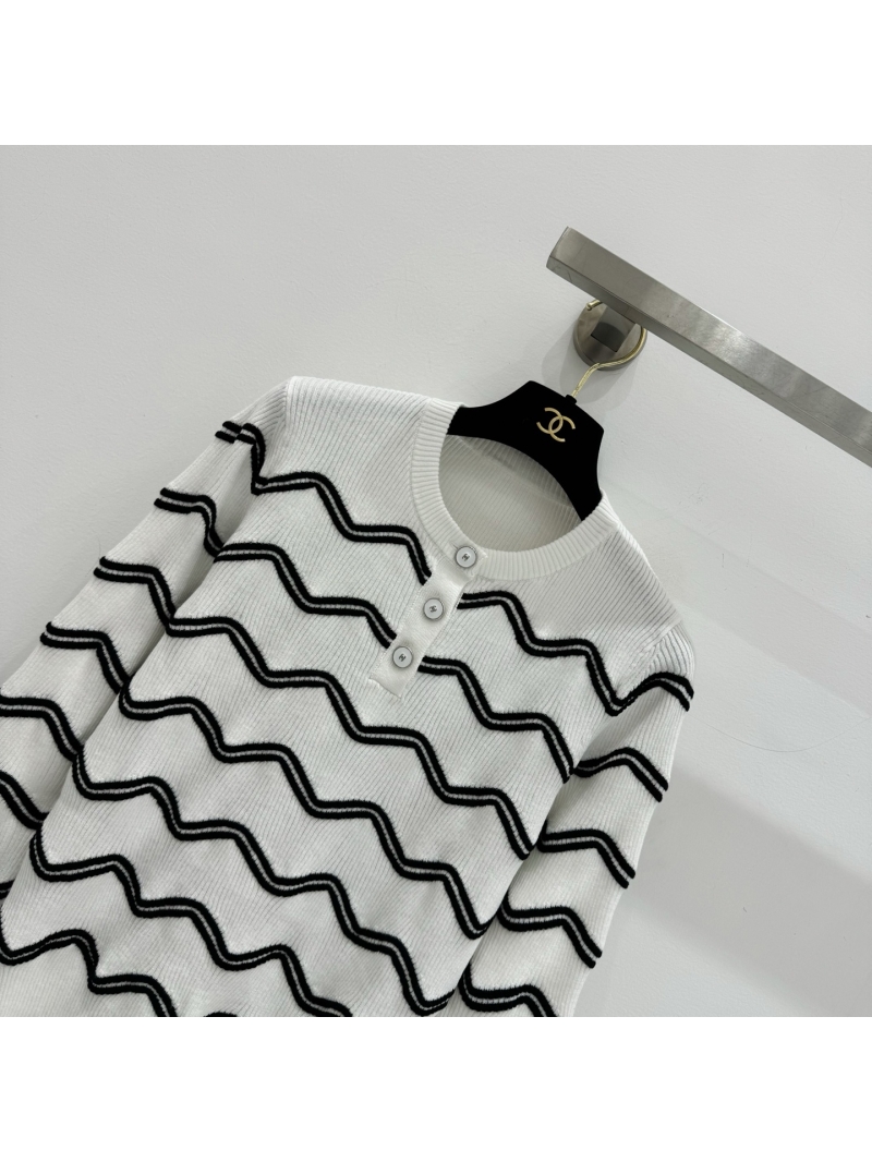 Chanel Signature Wavy Striped Knitted Henley Sweater in Cream and Black