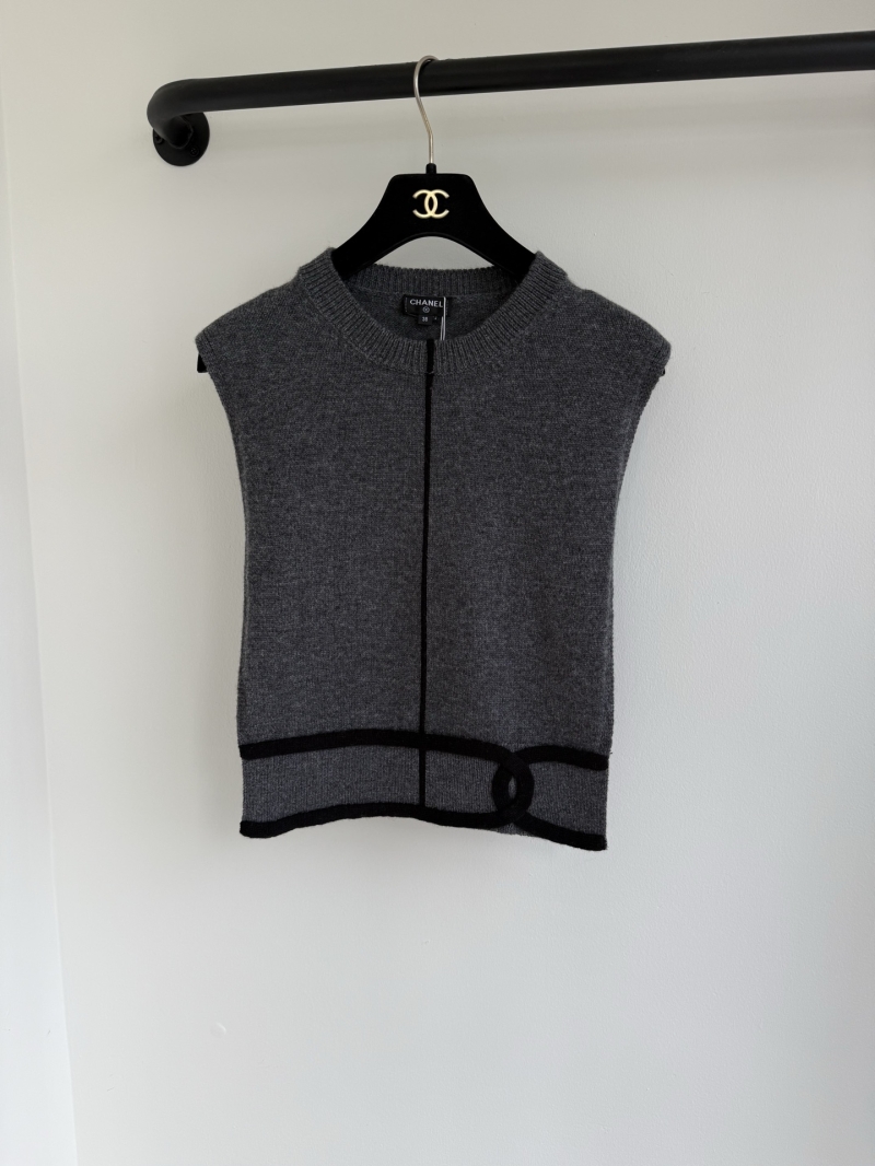 Chanel Sleeveless Cashmere Knit Vest in Heathered Grey with Black Trim