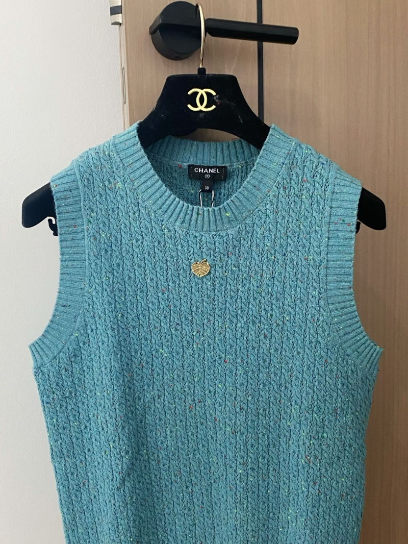 Chanel Green Vest - Luxe Breathable Fabric with Logo Accent