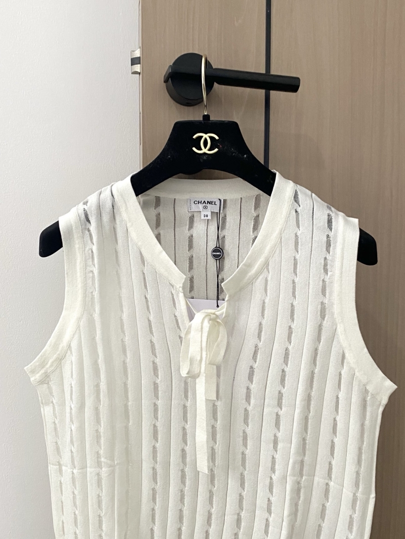 Chanel Tri-Color Vest in Off-White - Luxe Breathable Design
