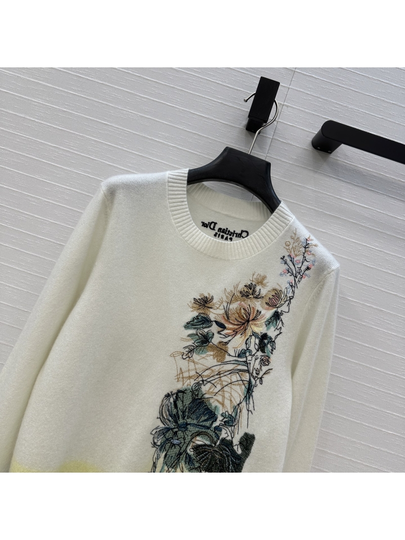 Dior Early Autumn Cashmere Sweater with Floral Embroidery - Luxe & Elegant