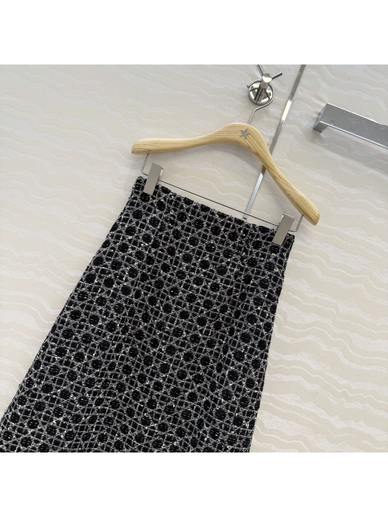 Dior Custom 3D Woven Tweed High-Waisted A-Line Skirt, Iconic Cannage Motif, Hand-Pulled Fringe, Black and White