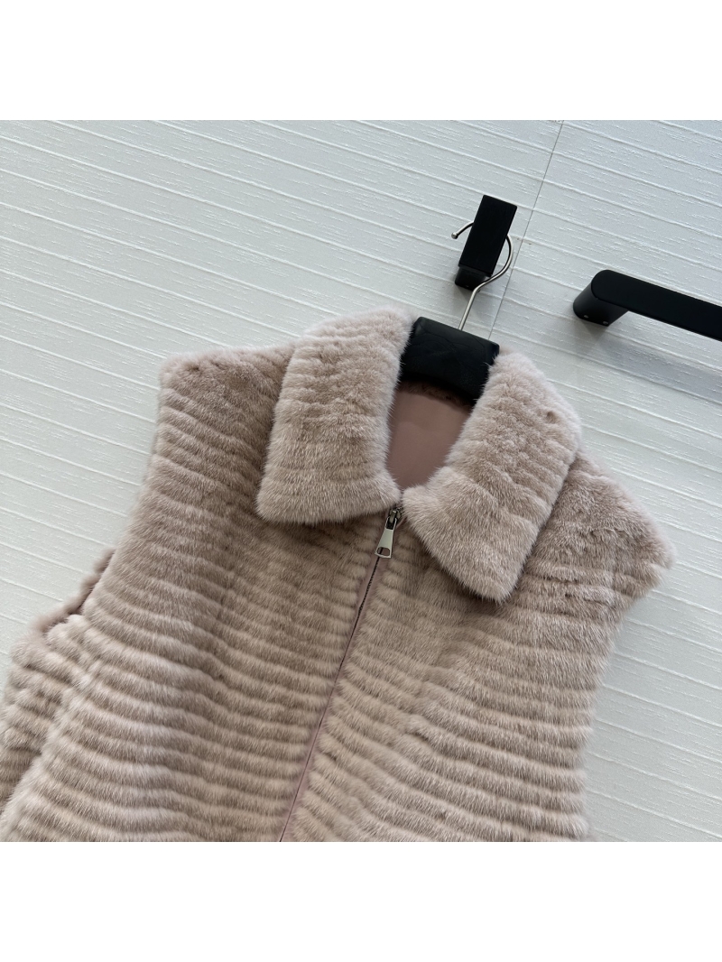 Fendi FF Luxe Mink Fur Vest - Vintage Elegance with Adjustable Hem