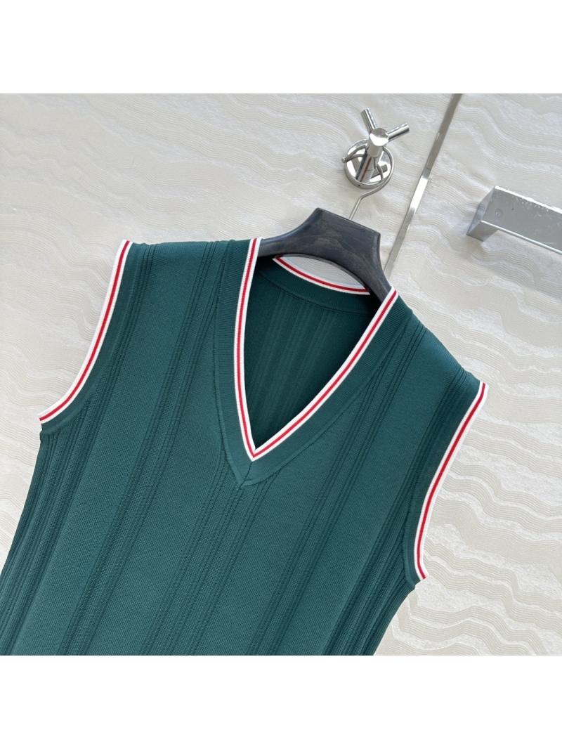 Gucci GG Tennis-Inspired Knitted Vest - Chic V-Neck Green