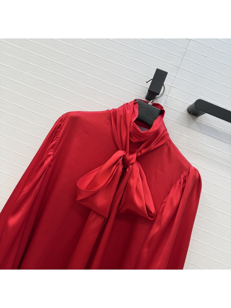 Gucci Sumptuous 100% Silk Pussy-Bow Lantern Sleeve Blouse in Vibrant Red