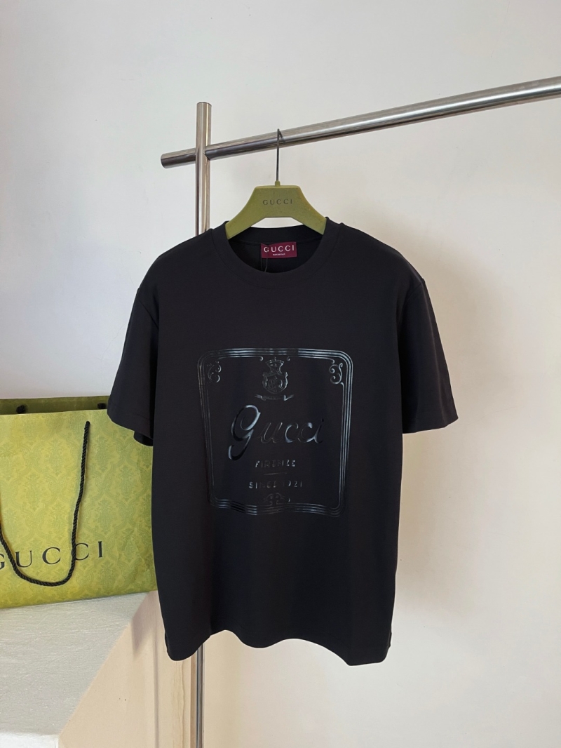 Gucci Embossed Logo Matte Black T-Shirt - Exquisite Unisex Crewneck Luxe Tee
