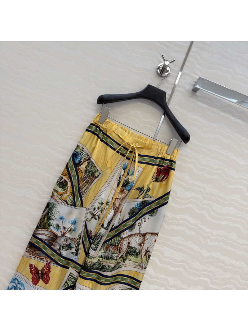 Gucci 100% Silk Twill Animal Jungle Print Straight-Leg Trousers in Yellow