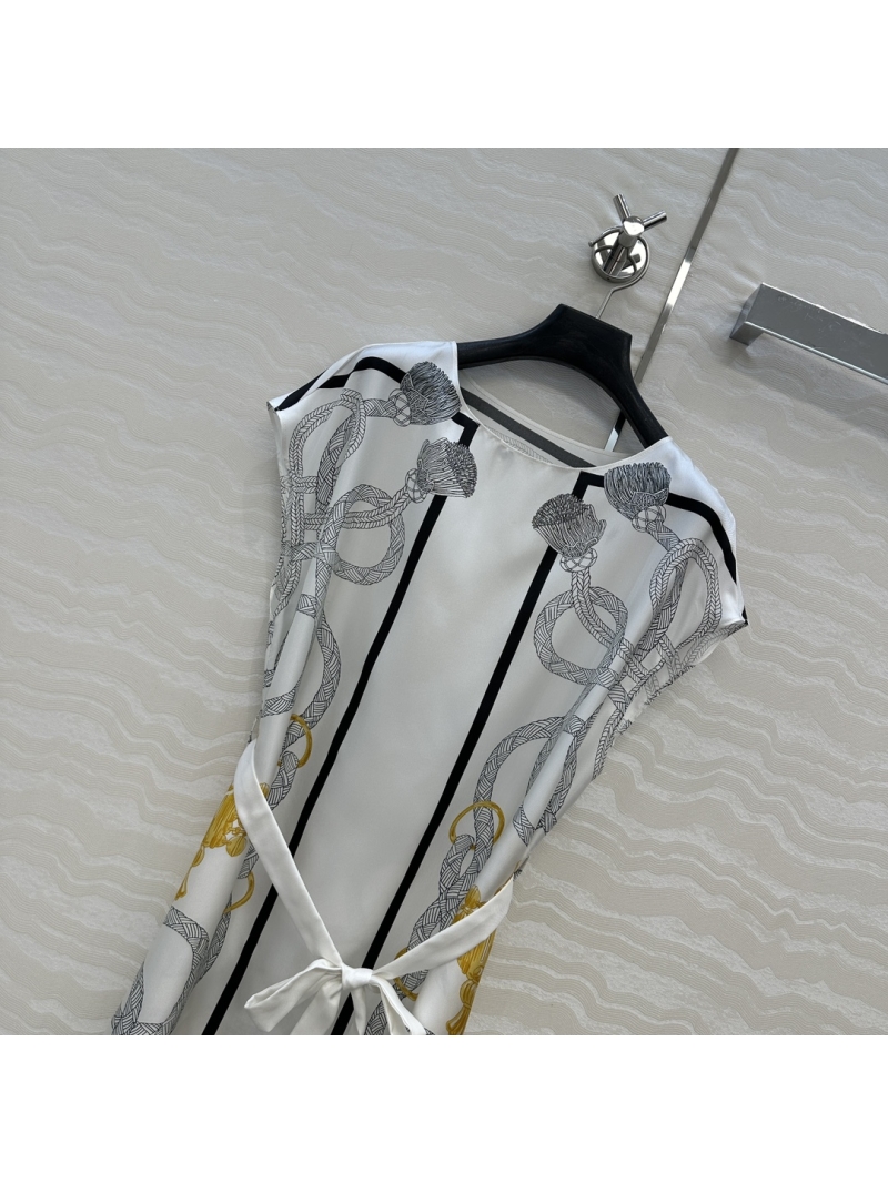 Hermès Elegant Silk Dress with Palefroi Remix Print