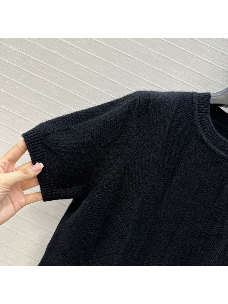 Hermès Early Fall Classic Round Neck Short Sleeve Cashmere Top in Exclusive Black